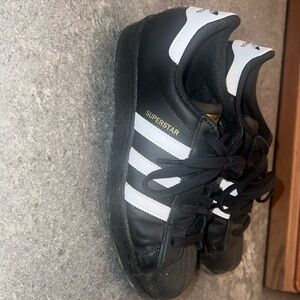 Women’s Superstars, size 9, good condition